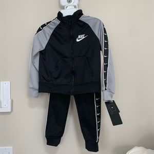Nike 2T Athletic outfit 2pc NWT